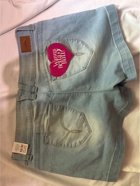 Wanna Betta Butt Light Blue Shorts Women’s Size 13/31 Mid Rise NWT